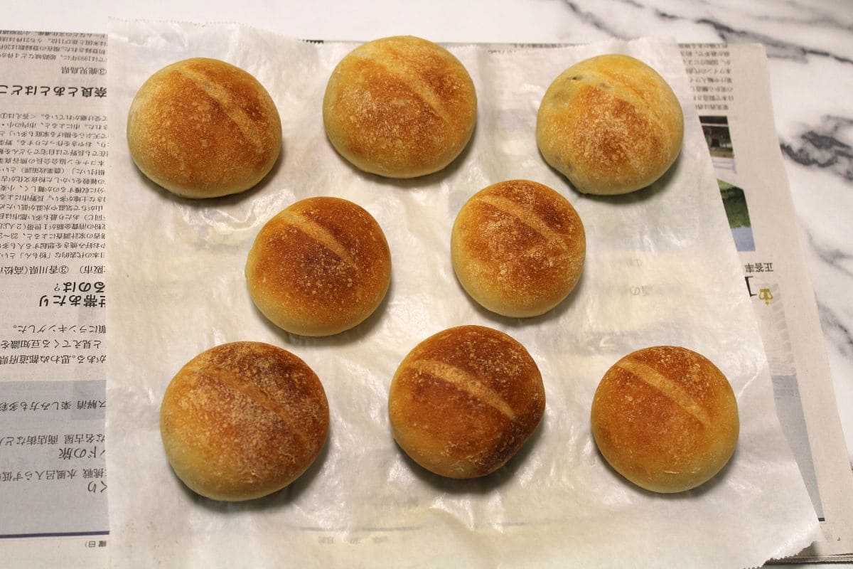 焼きあがったレーズンパン